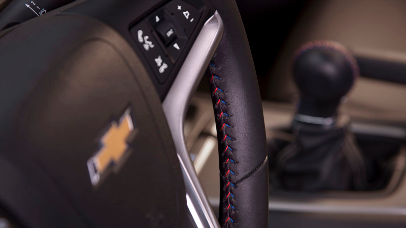 Illustration for article titled 2012 Camaro V6 asks Mustang: who's the boss?